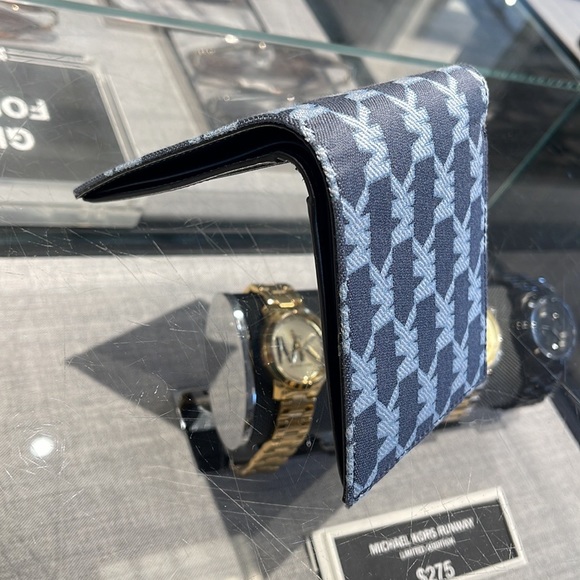 Michael Kors Men’s Women’s Cooper Logo Fabric Billfold Wallet Navy Multi NWT - Picture 12 of 16